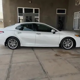 Toyota Camry 2018