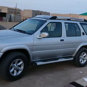 Nissan Pathfinder 2003