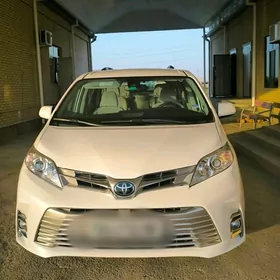 Toyota Sienna 2020