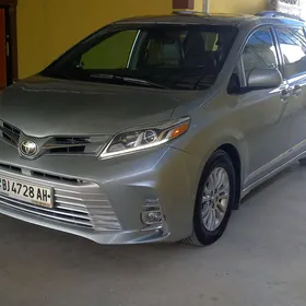 Toyota Sienna 2018