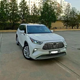 Toyota Highlander 2021