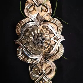 Gyzyl broşka