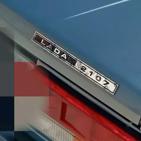 2107 emblema