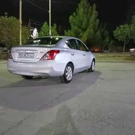 Nissan Versa 2012