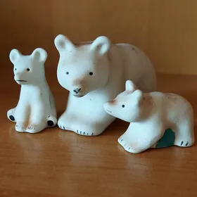 "Медведица с медвежатами"
