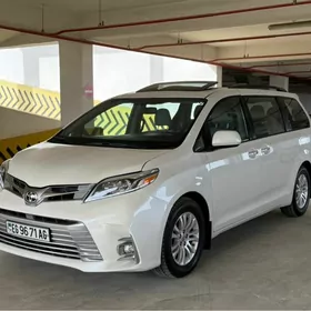 Toyota Sienna 2018