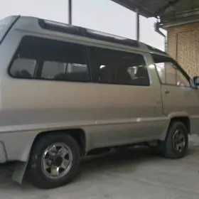Toyota Hiace 1989