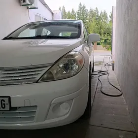 Nissan Tiida 2009