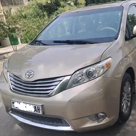 Toyota Sienna 2011