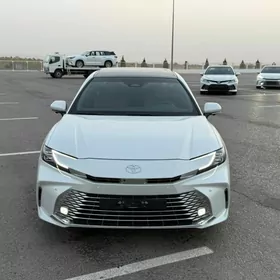 Toyota Camry 2025