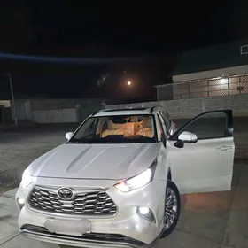 Toyota Highlander 2020