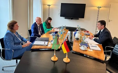 Türkmenistanyň Germaniýadaky konsuly Myrat Özbekbaýew Maýnz şäherine baryp gördi