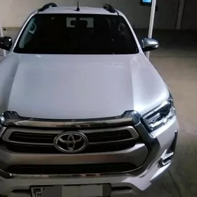 Toyota Hilux 2023