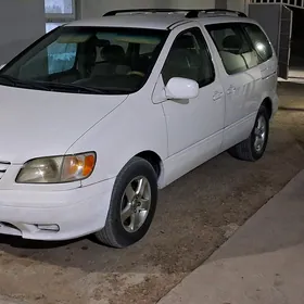 Toyota Sienna 2002