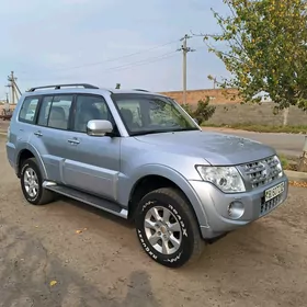Mitsubishi Pajero 2013