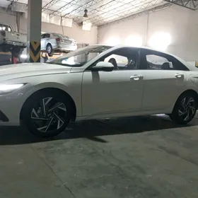 Hyundai Elantra 2025