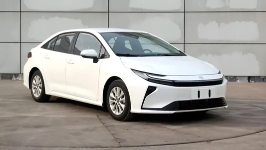 Toyota Hytaý bazary üçin täzelenen Corolla-nyň suratlaryny görkezdi