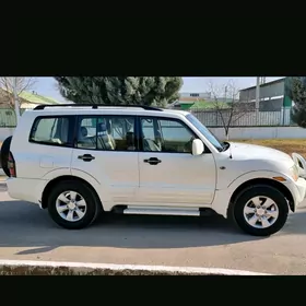 Mitsubishi Pajero 2003
