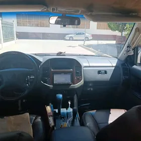 Mitsubishi Montero 2002