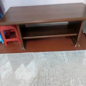 уютный журнальный столь