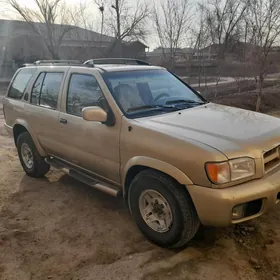 Nissan Pathfinder 1999