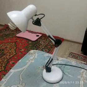 настольный светильник