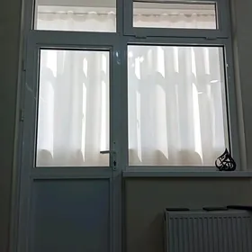 plastik gapy we aýna