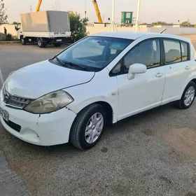 Nissan Tiida 2006