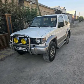 Mitsubishi Pajero 1991