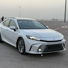 Toyota Camry 2025