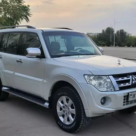 Mitsubishi Pajero 2013