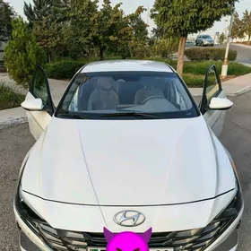 Hyundai Elantra 2022