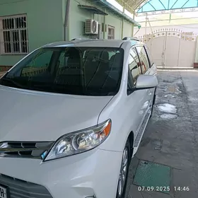 Toyota Sienna 2017