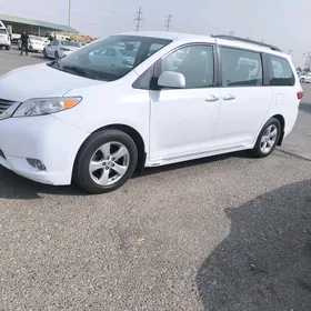 Toyota Sienna 2016