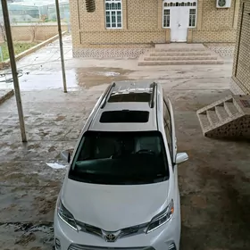 Toyota Sienna 2019