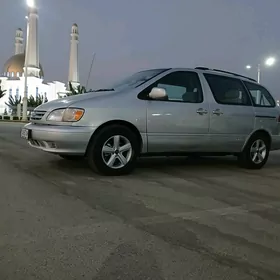Toyota Sienna 2003