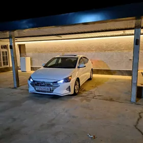 Hyundai Elantra 2019