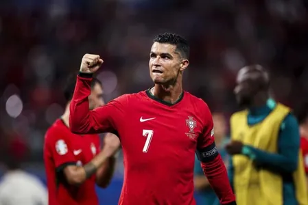 Ronaldu öz watanynda “Ähli döwürleriň iň gowy futbolçysy” hökmünde baýrak aldy