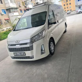 Toyota Hiace 2022