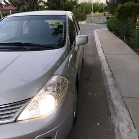 Nissan Versa 2012