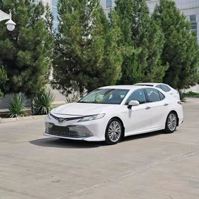 Toyota Camry 2019