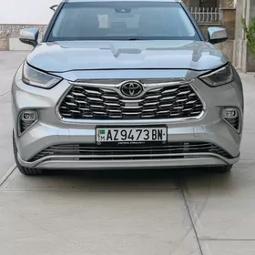 Toyota Highlander 2021