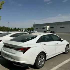 Hyundai Elantra 2021