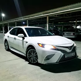 Toyota Camry 2018
