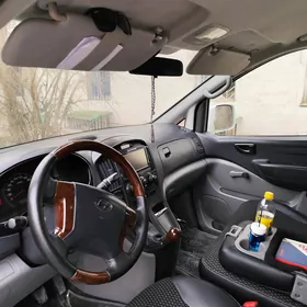 Hyundai H-1 2010