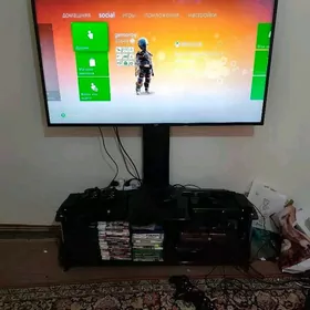XBOX 360E 256GB