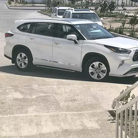 Toyota Highlander 2021