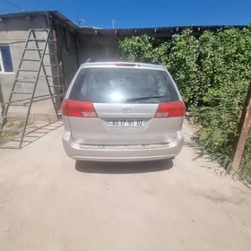 Toyota Sienna 2004