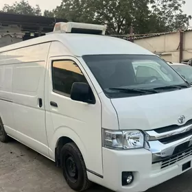 Toyota Hiace 2022
