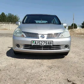 Nissan Versa 2006